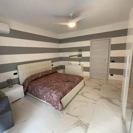 Ferienwohnung Marconi67 Desenzano del Garda Exterior foto