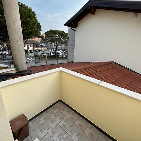 Ferienwohnung Marconi67 Desenzano del Garda Exterior foto