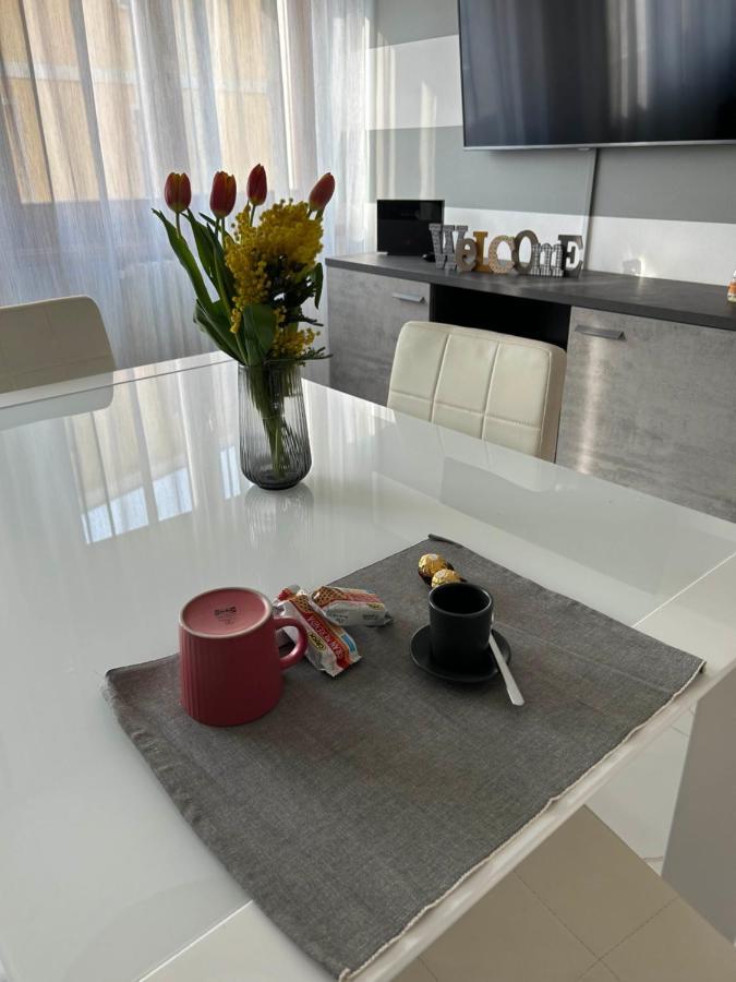 Ferienwohnung Marconi67 Desenzano del Garda Exterior foto