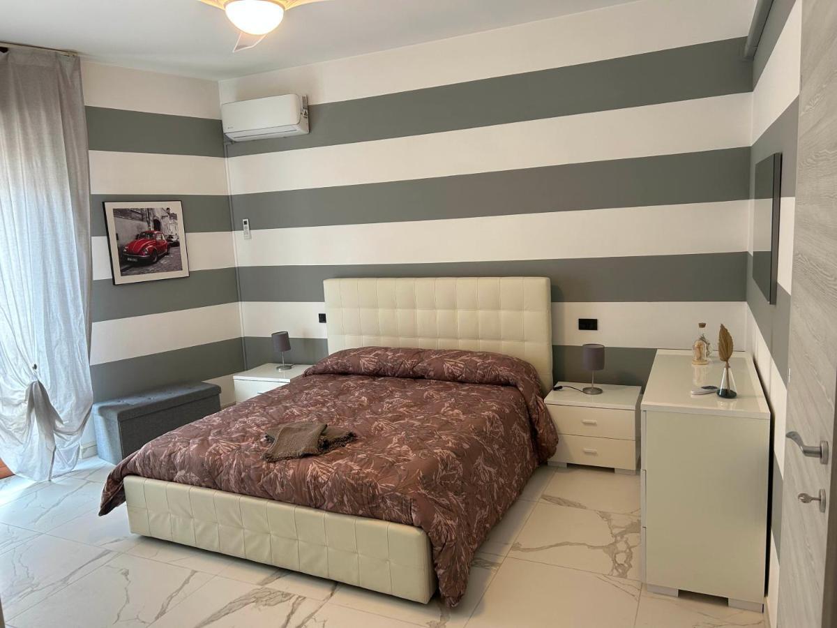 Ferienwohnung Marconi67 Desenzano del Garda Exterior foto