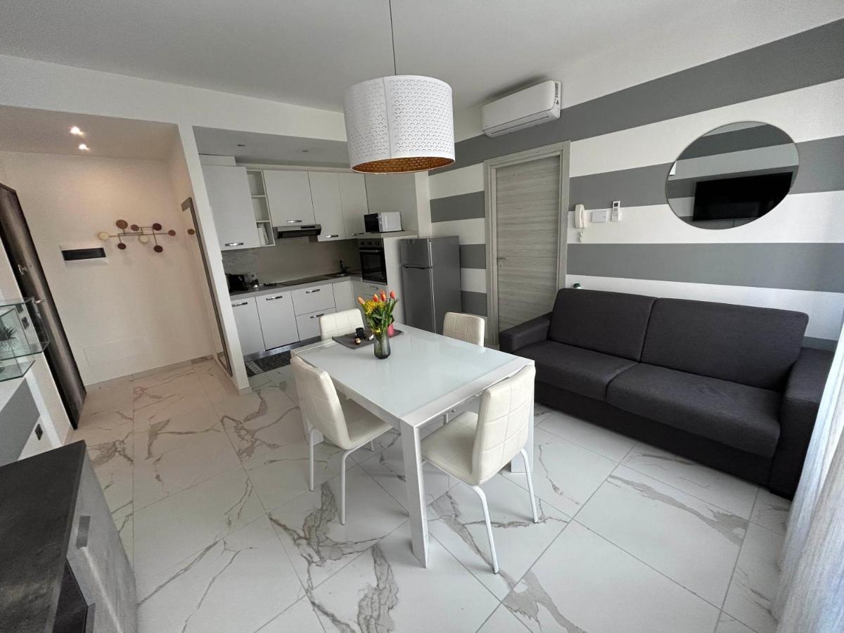 Ferienwohnung Marconi67 Desenzano del Garda Exterior foto