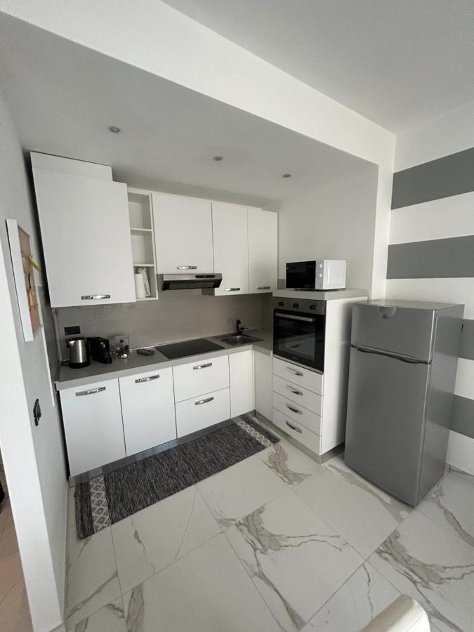 Ferienwohnung Marconi67 Desenzano del Garda Exterior foto