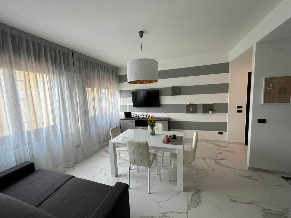 Ferienwohnung Marconi67 Desenzano del Garda Exterior foto
